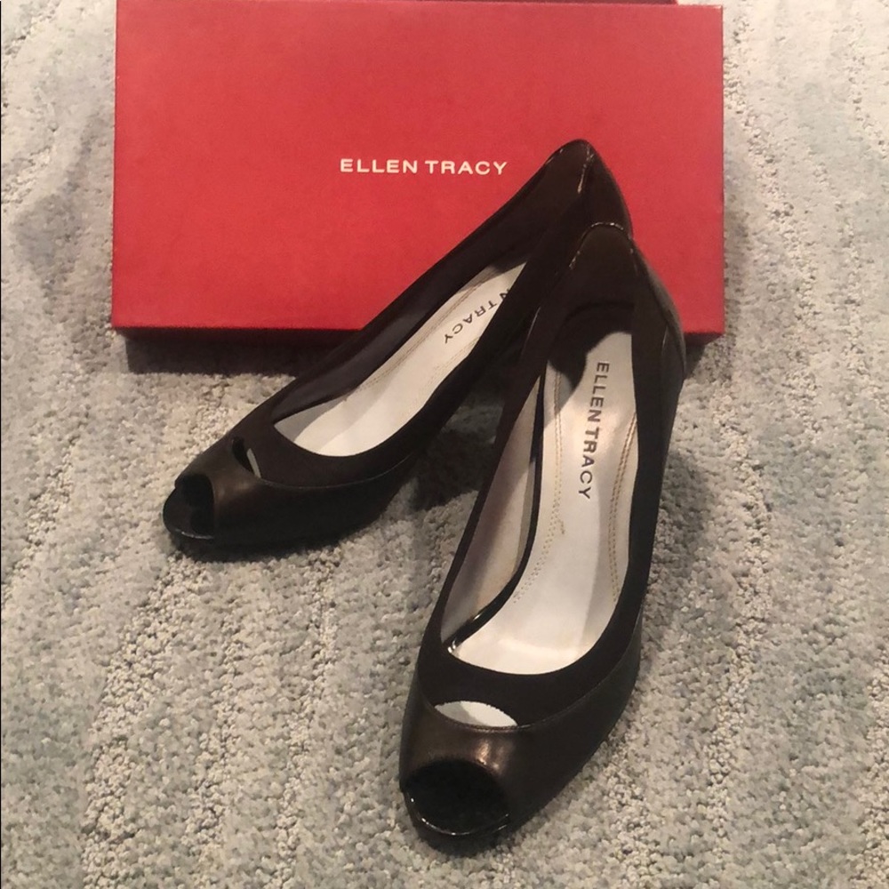 Ellen Tracy Black peak a boo toe heels
